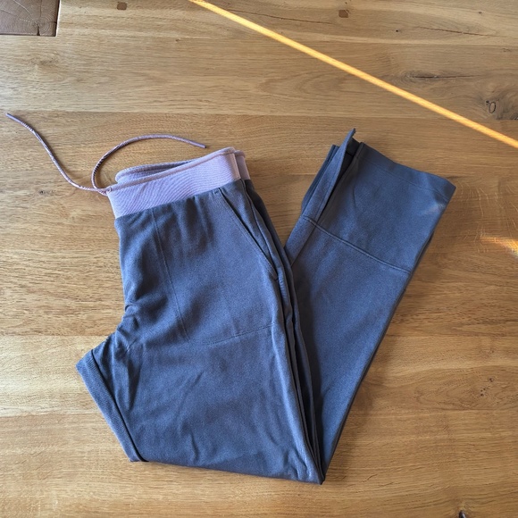 Athleta Hermosa Pant Ponte Athleisure Commuter - MPetite - Color Gray/Mauve - Picture 5 of 10